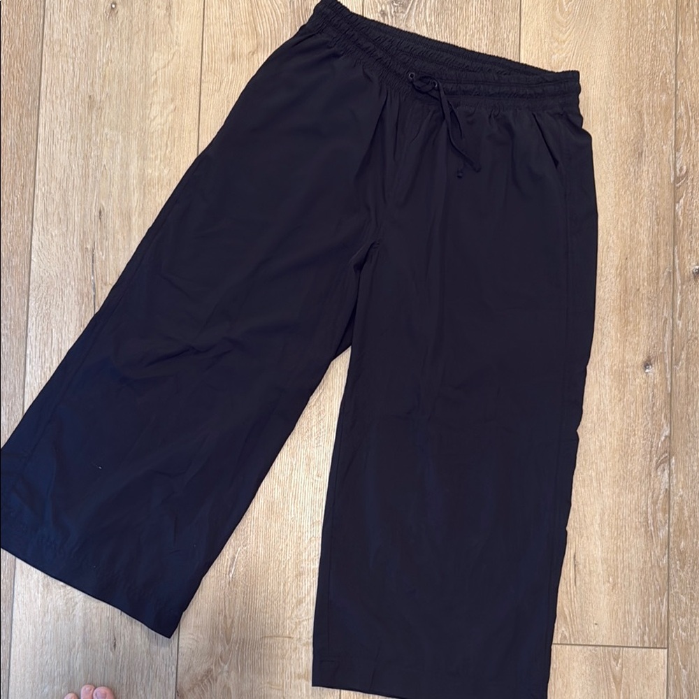 Old Navy Black Ankle Cropped Pants